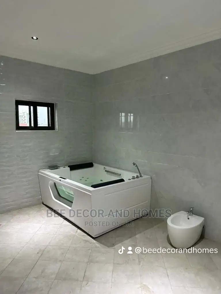 5bdrm Mansion in Bee Decor And Homes, East Legon for rent