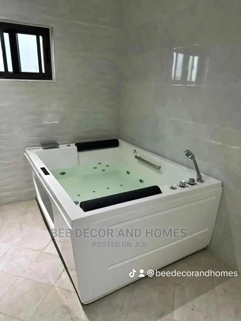 5bdrm Mansion in Bee Decor And Homes, East Legon for rent