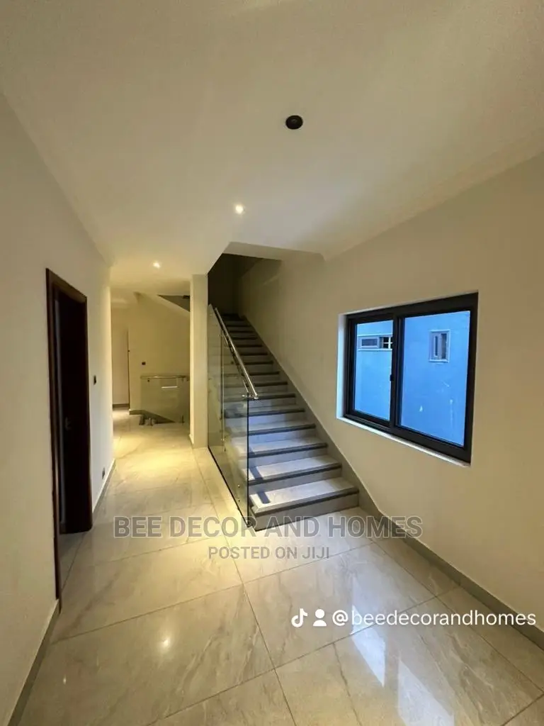 5bdrm Mansion in Bee Decor And Homes, East Legon for rent
