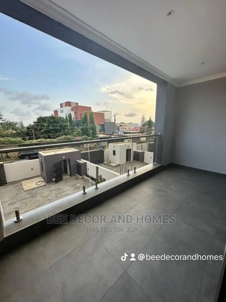 5bdrm Mansion in Bee Decor And Homes, East Legon for rent