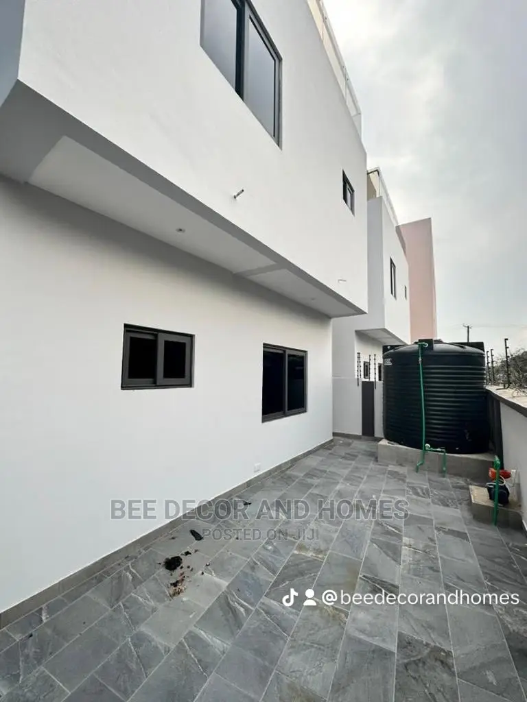 5bdrm Mansion in Bee Decor And Homes, East Legon for rent