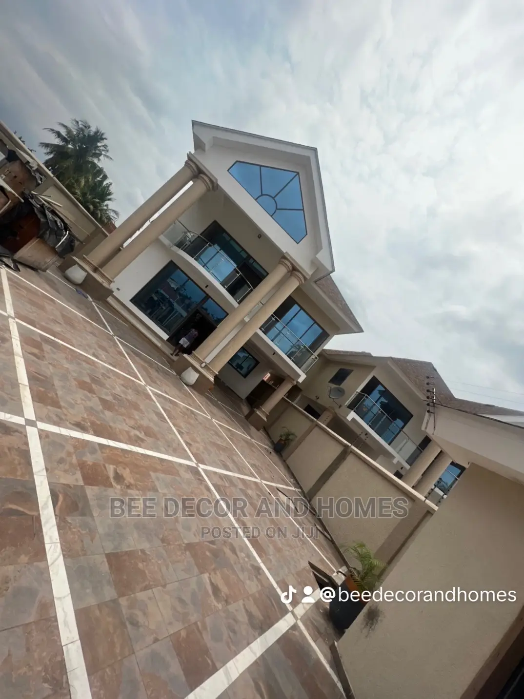 4bdrm Mansion in Bee Decor And Homes, West Legon for sale