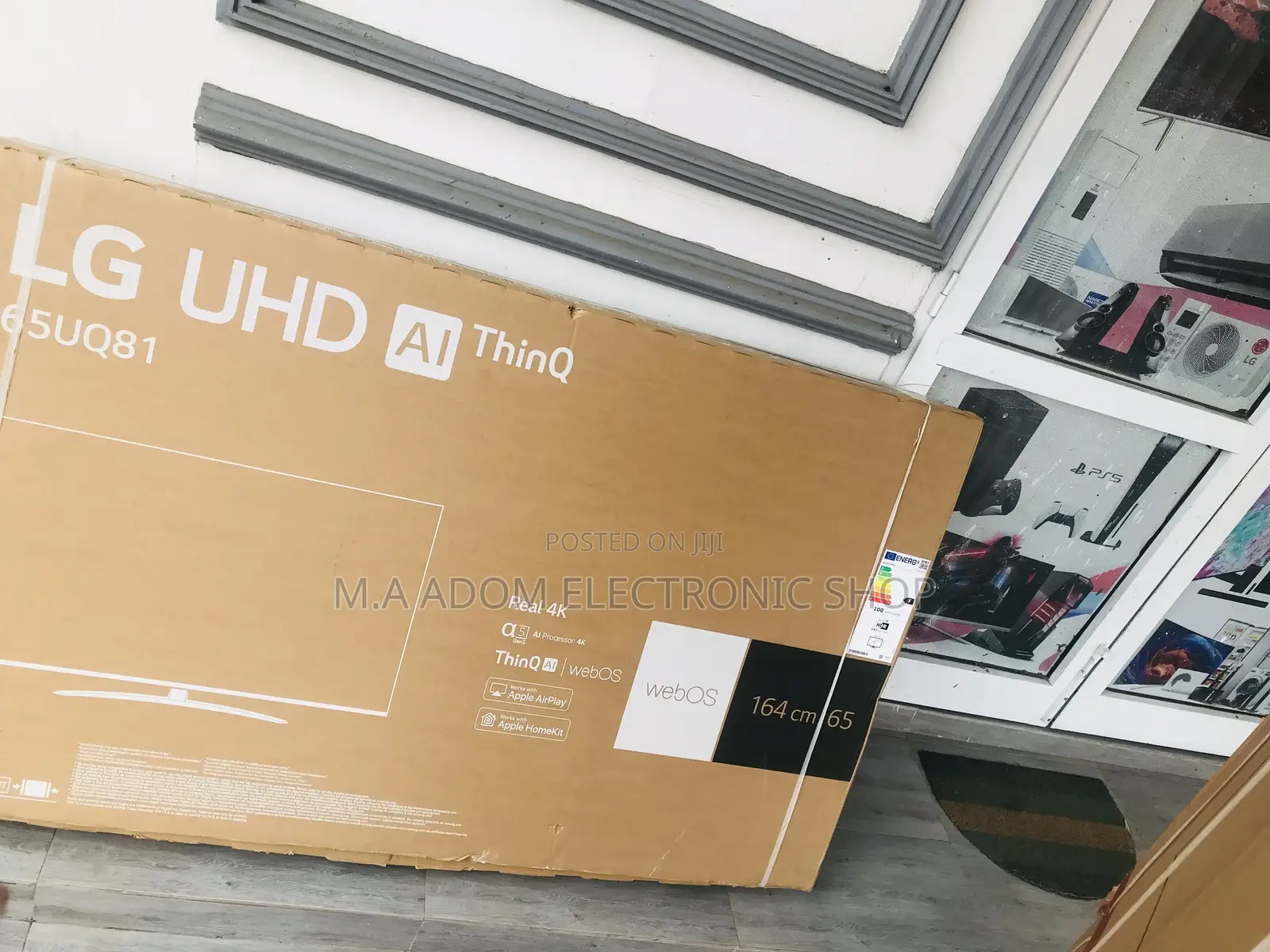Superbly LG LED Uq81 65" Smart TV