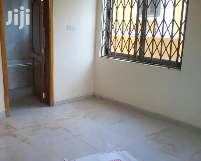 5bdrm House in Bronko Housing, Accra Metropolitan for sale