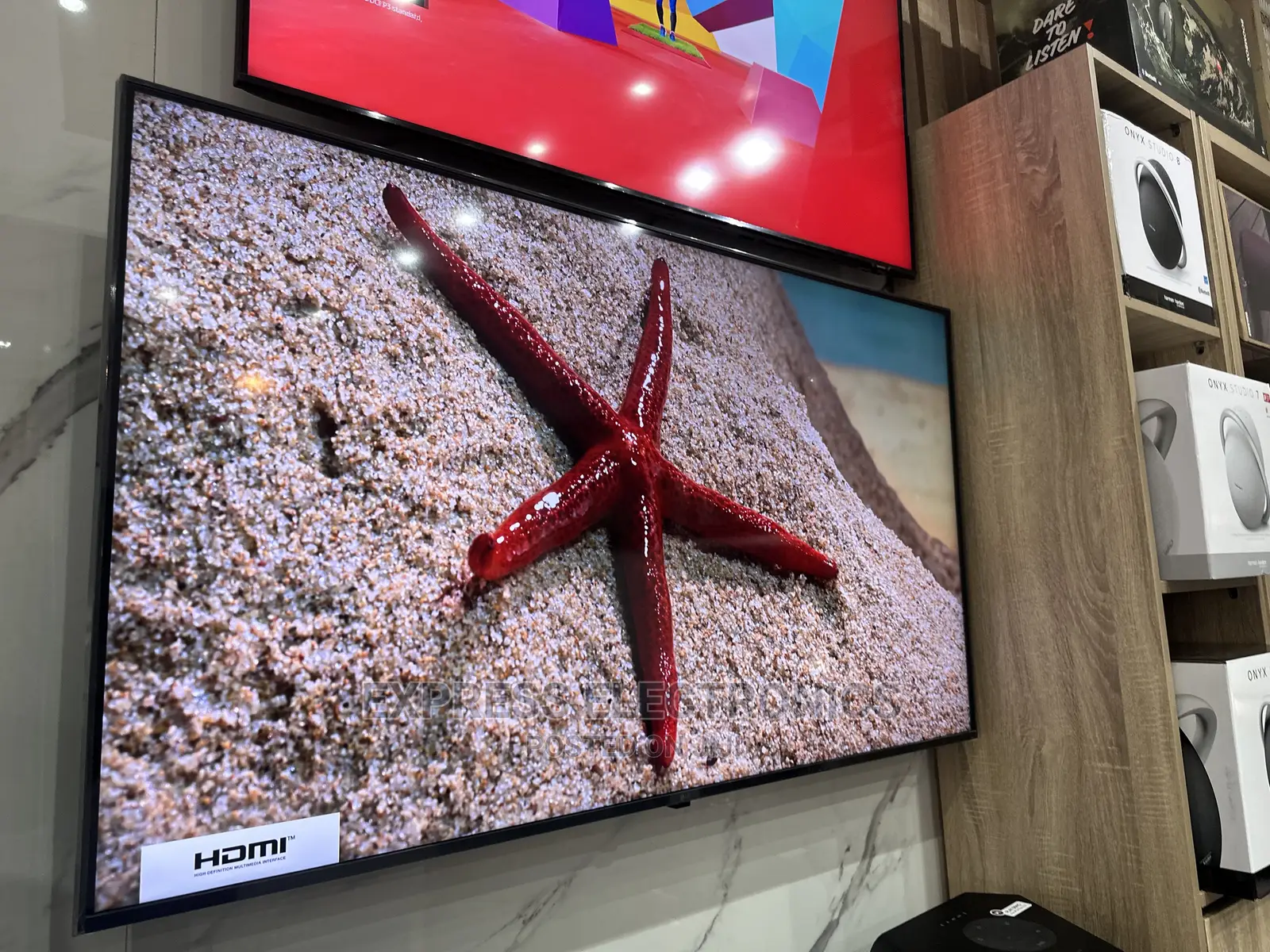 Samsung UHD Screen  55”Au7022 Glossy Black Slim Tv 