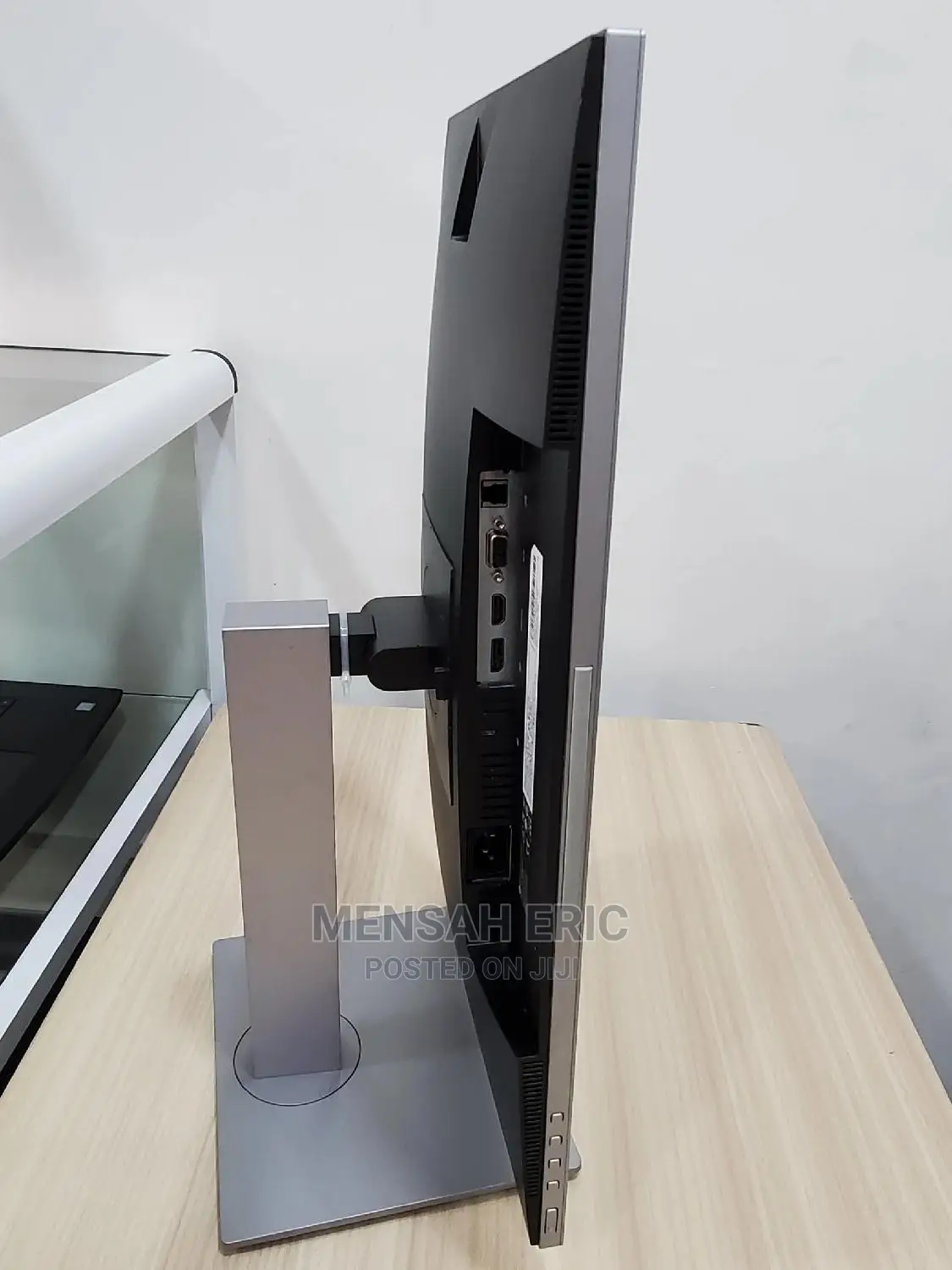 24" Hp Edgeless Monitor