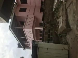 10bdrm Mansion in Kokomlemle for sale