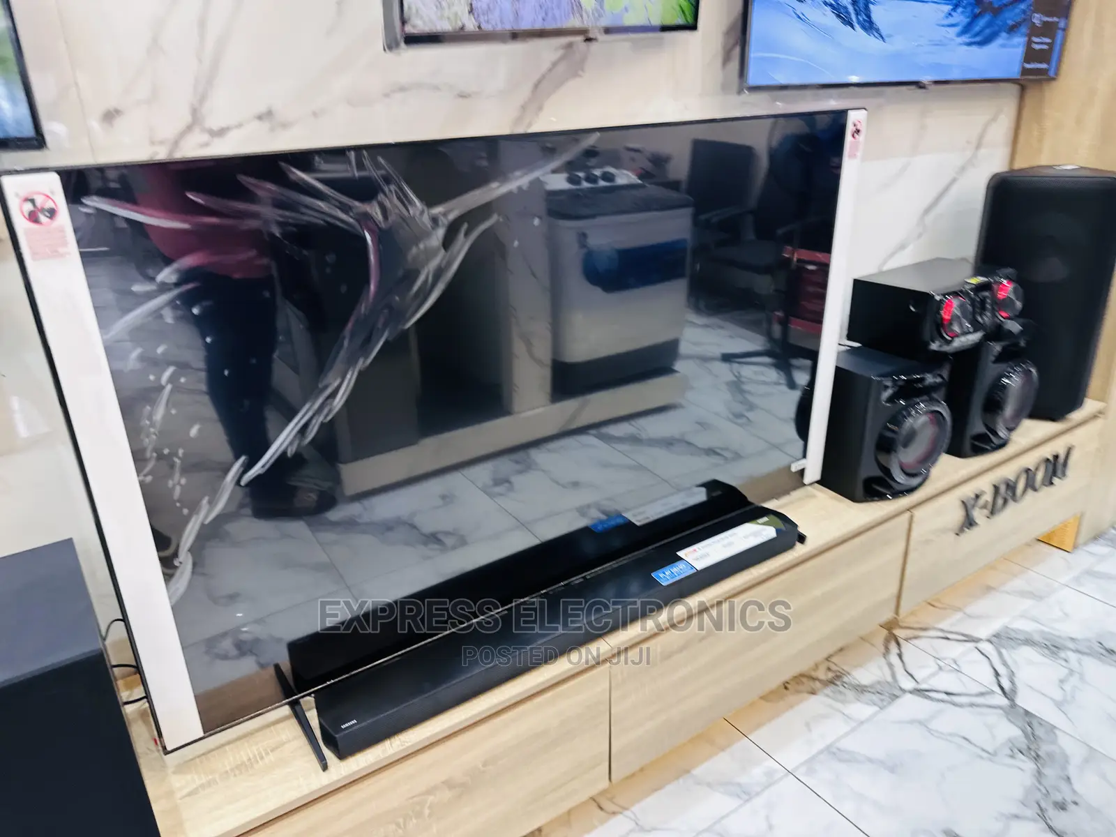Lovely  New Samsung UHD Smart 60”Au7172 Tv 