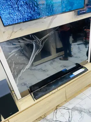 Perfectly Designed Samsung 65 Inch 65AU7172 Crystal Tv 