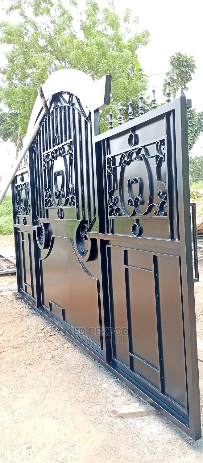 Jr's Metal Gate