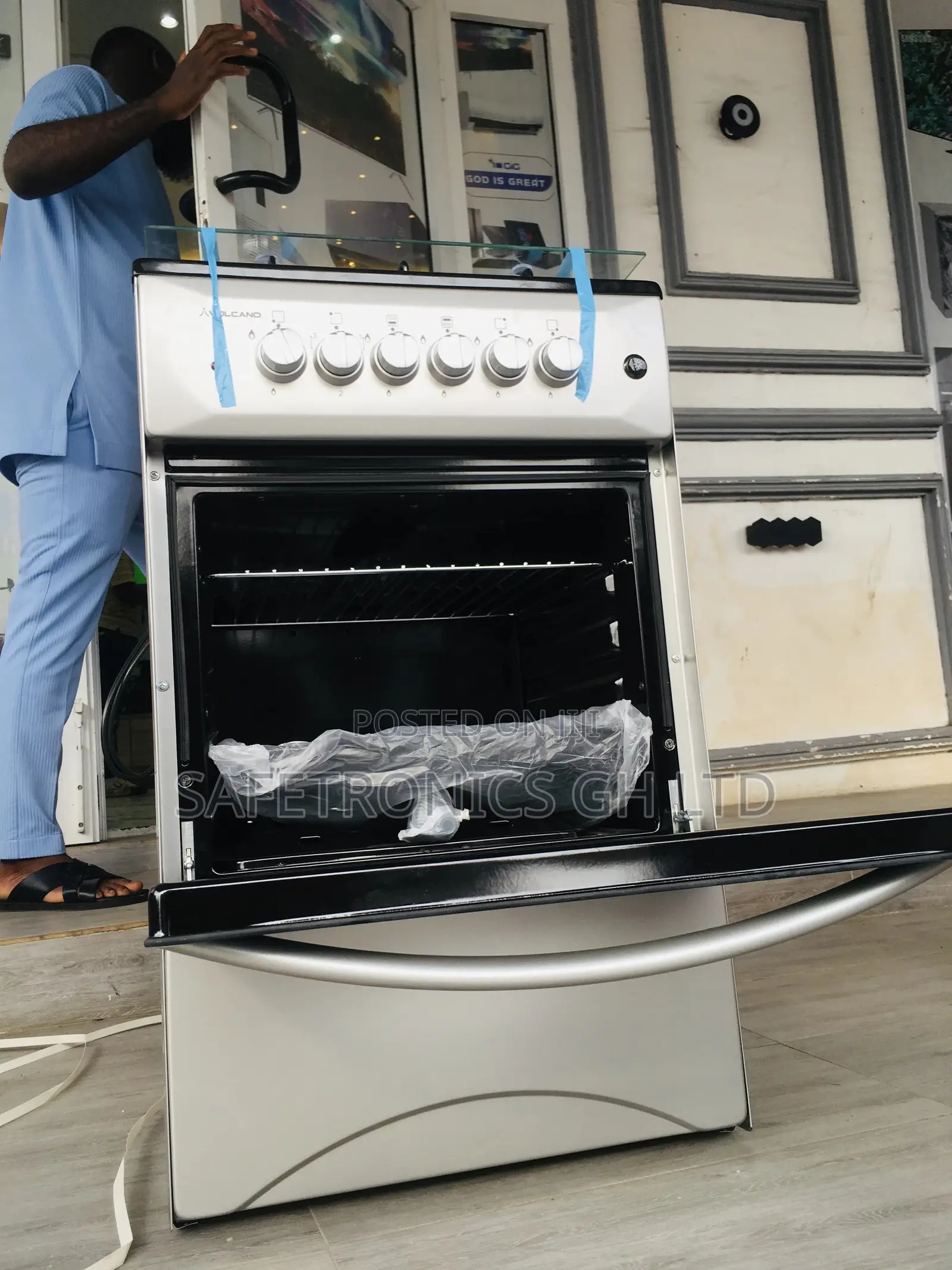 Neatly Sealed Volcano 50x50 Oven With Grill 4 Gas