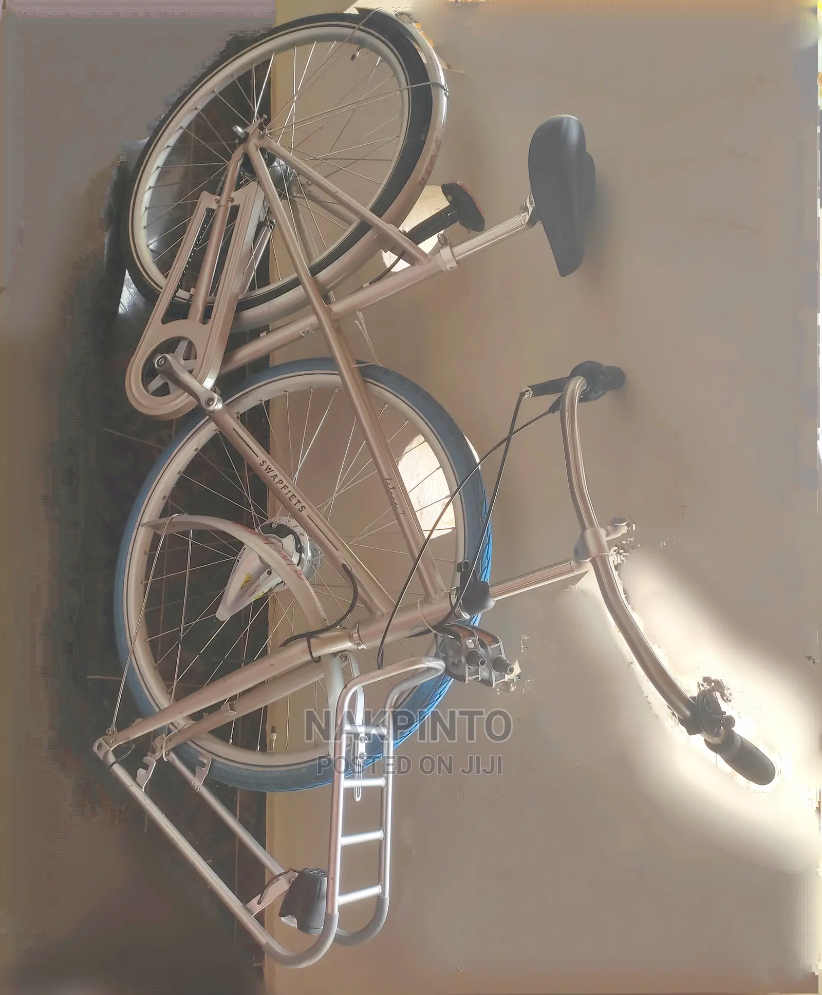 Swapfiets Deluxe 7 Cyclist Bicycle