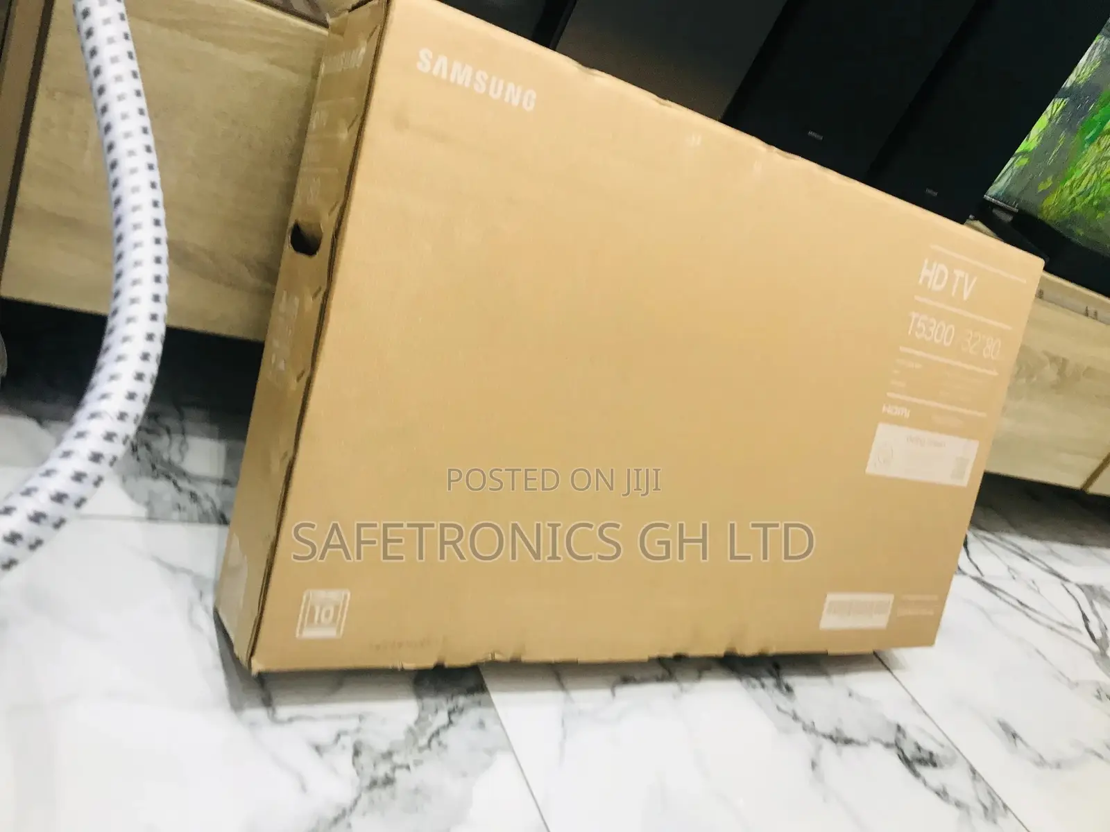  Samsung LED T5300 Glossy 32 Inches Smart UHD Tv