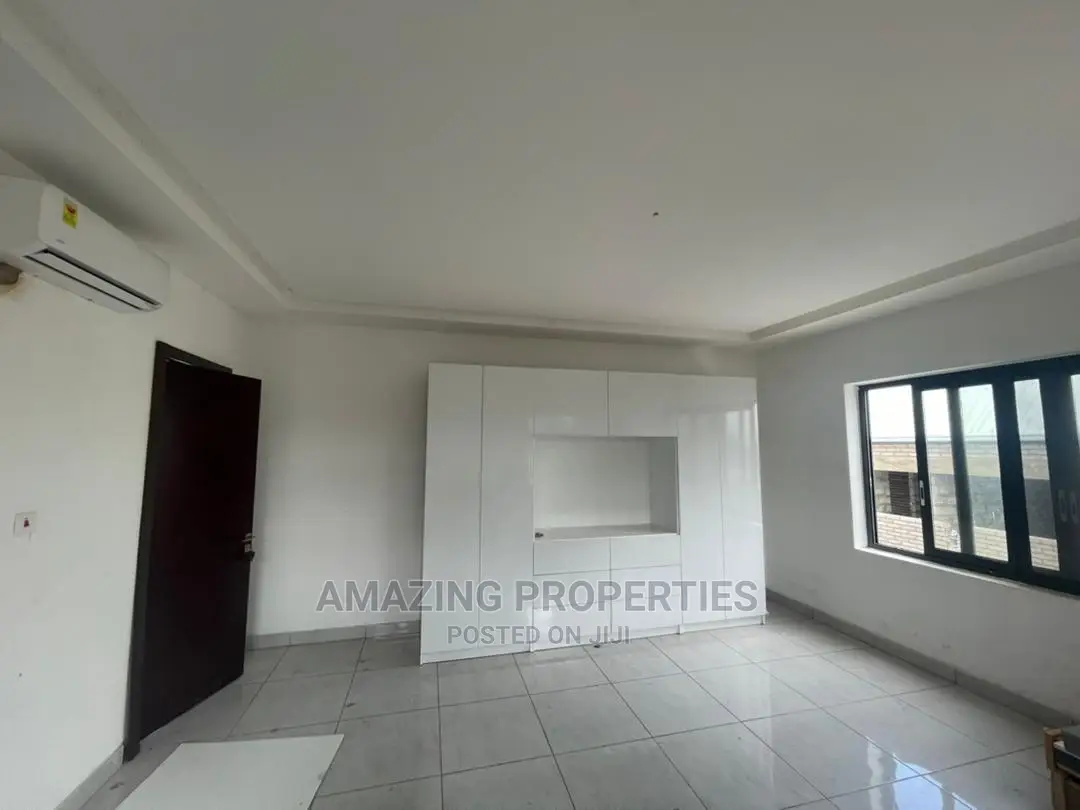 5bdrm House in Airport Residential Area for sale