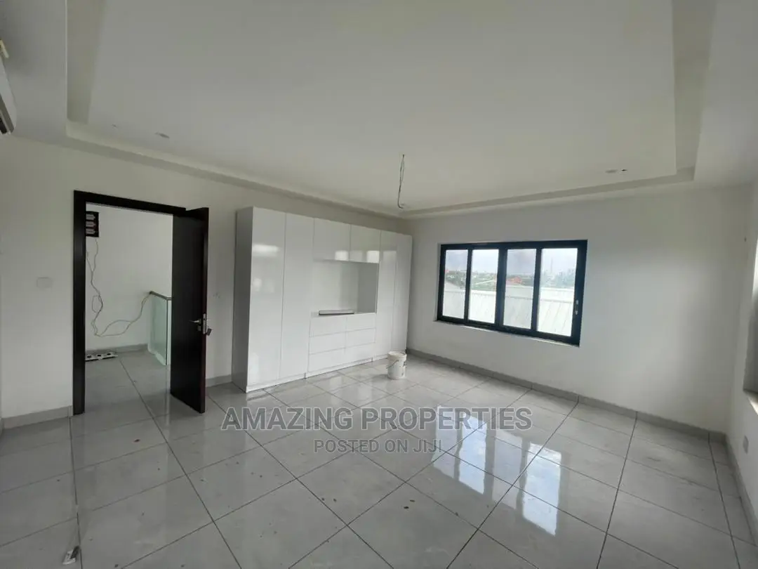 5bdrm House in Airport Residential Area for sale