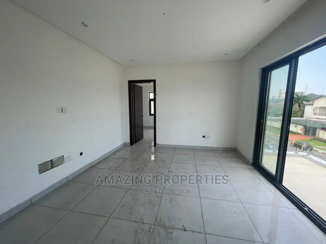 5bdrm House in Airport Residential Area for sale