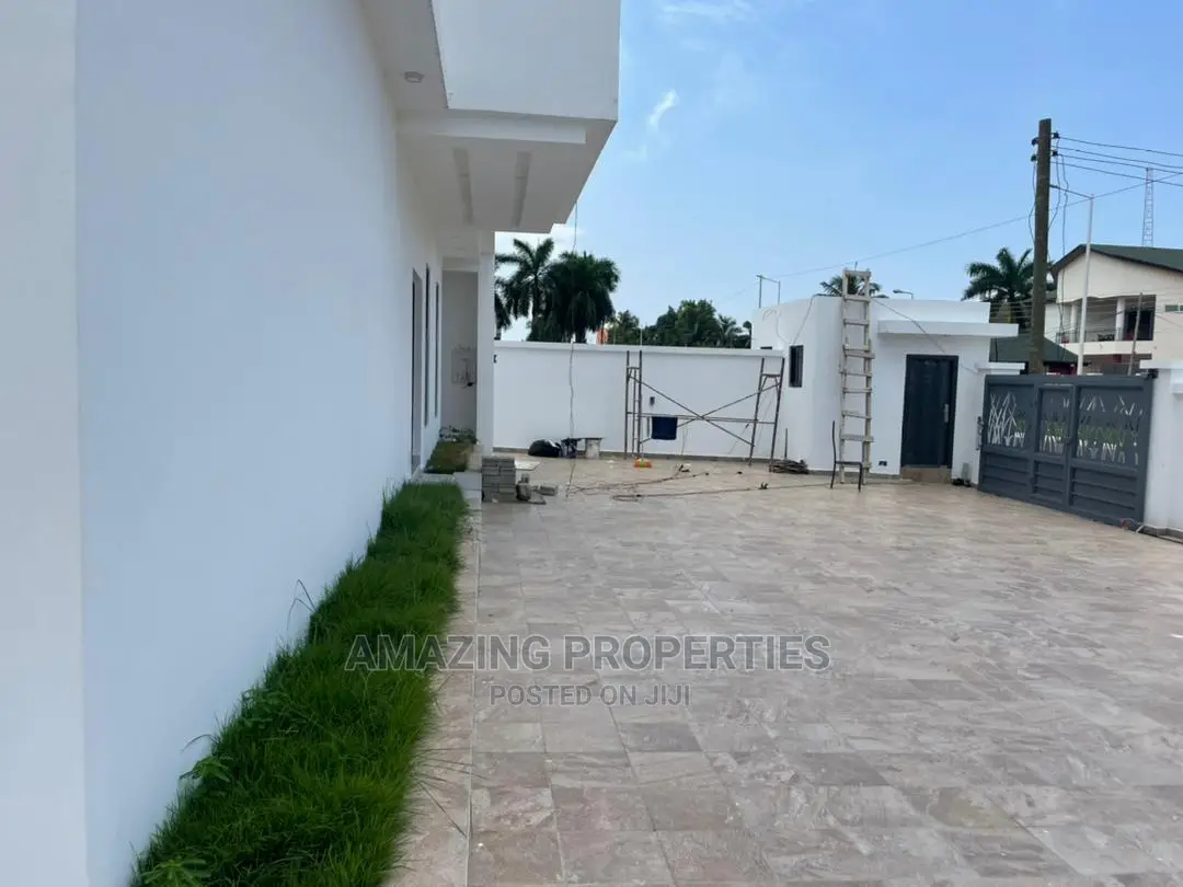 5bdrm House in Airport Residential Area for sale