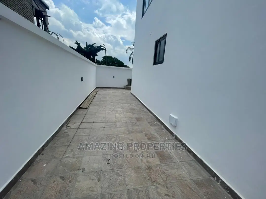 5bdrm House in Airport Residential Area for sale