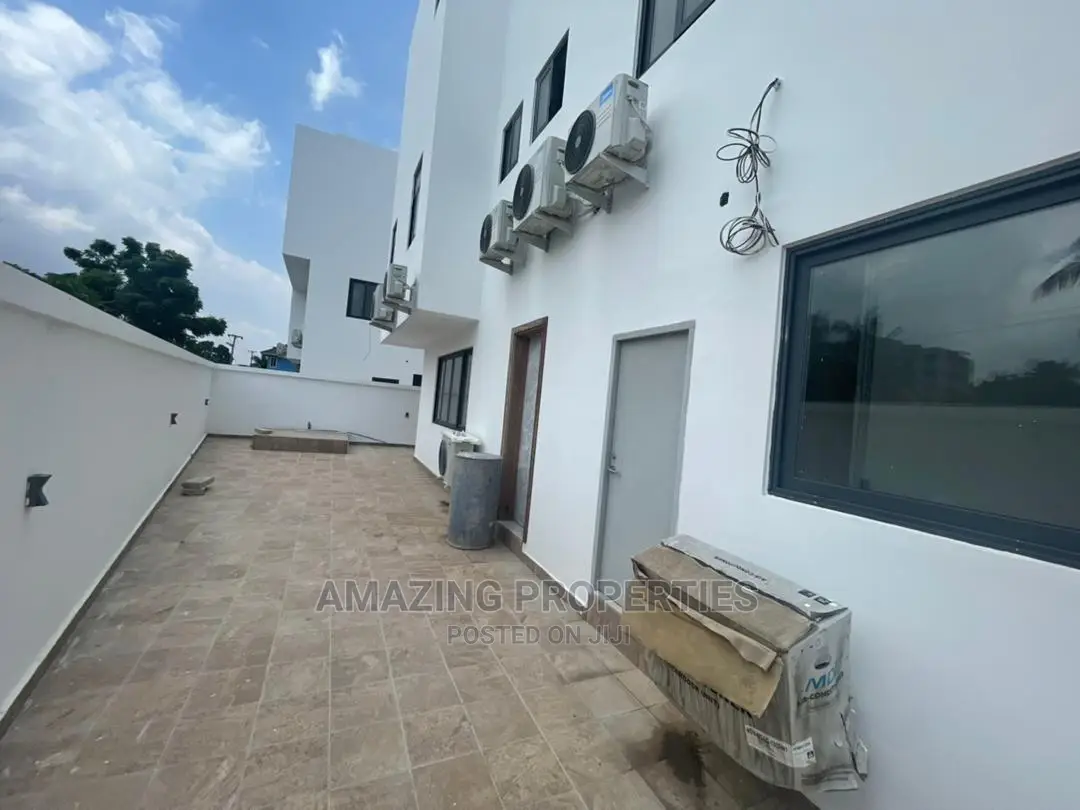 5bdrm House in Airport Residential Area for sale
