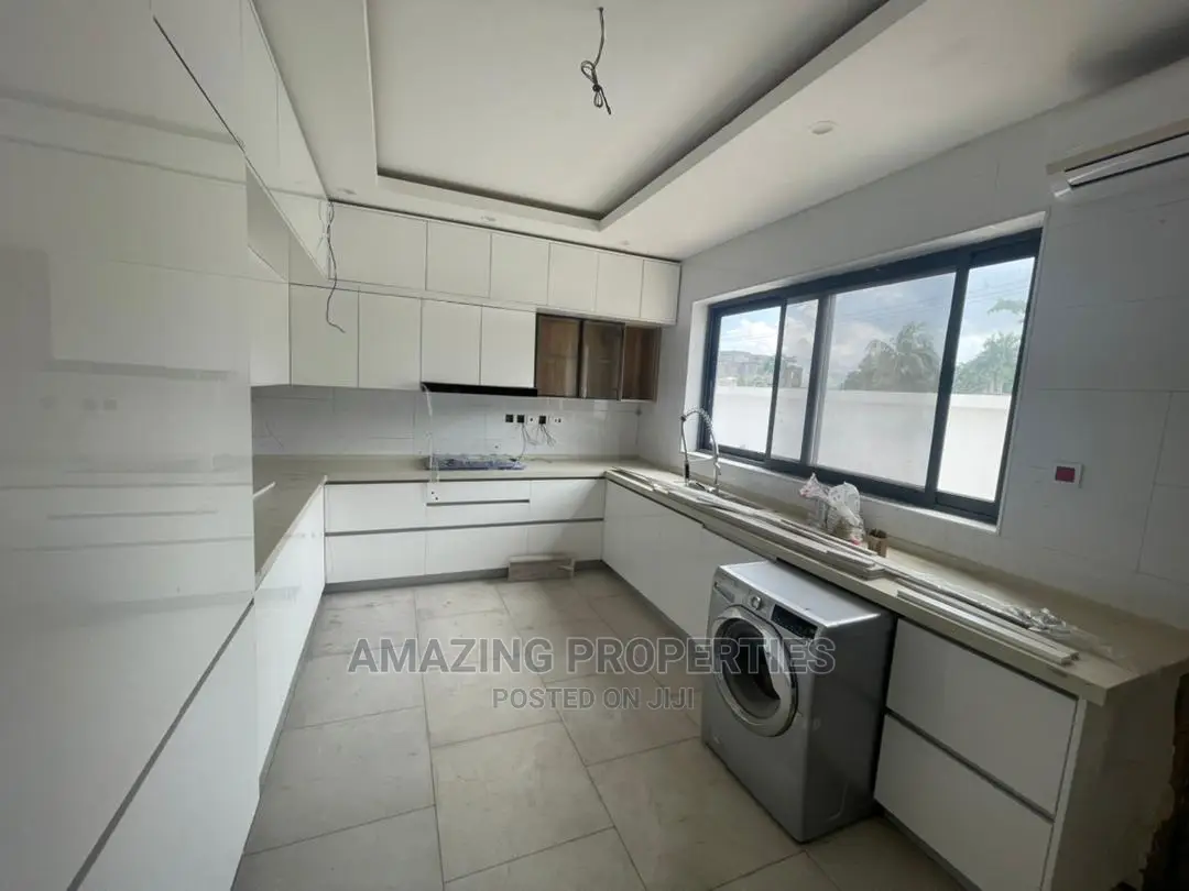 5bdrm House in Airport Residential Area for sale