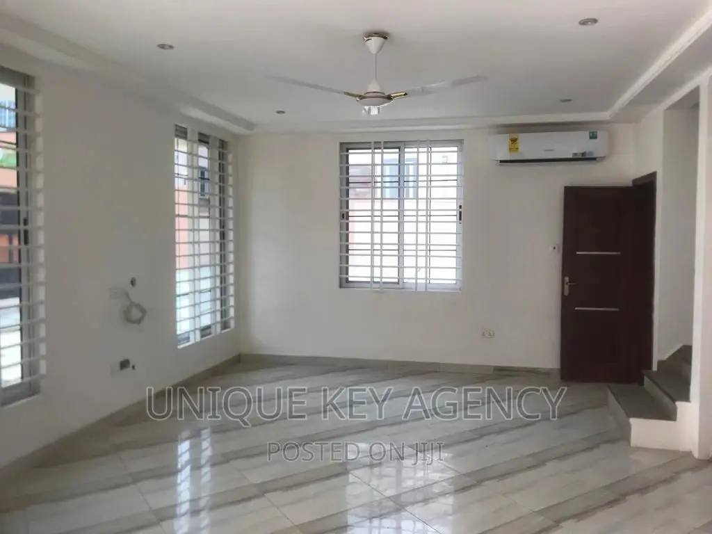 3bdrm House in Unique Agency, Airport Residential Area for sale
