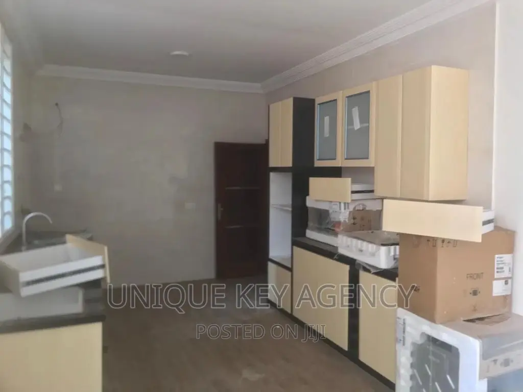 3bdrm House in Unique Agency, Airport Residential Area for sale