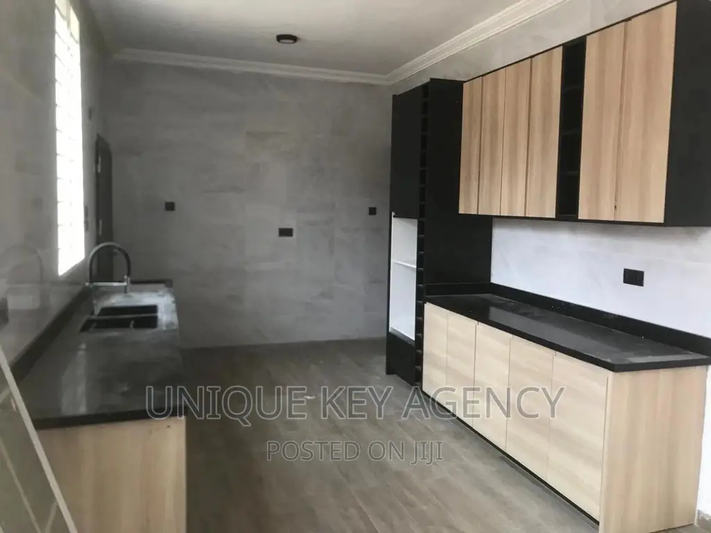 3bdrm House in Unique Agency, Airport Residential Area for sale