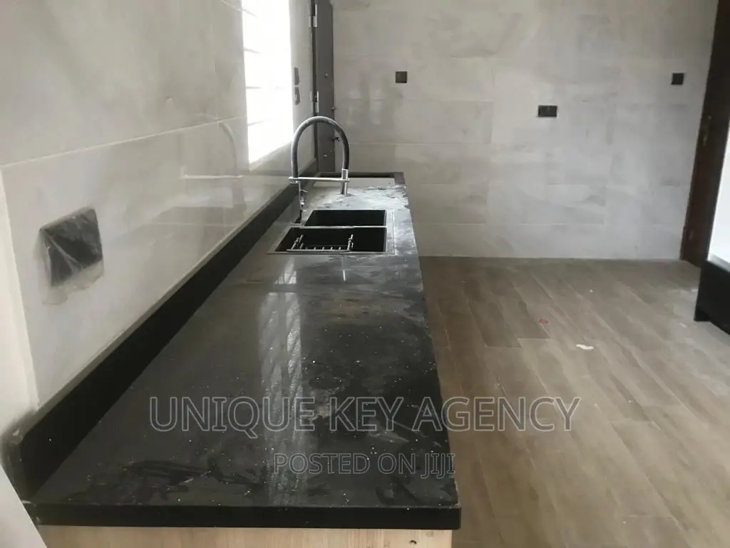 3bdrm House in Unique Agency, Airport Residential Area for sale