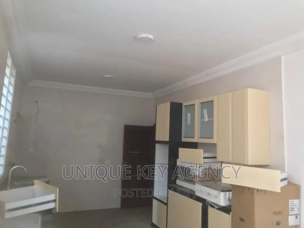 3bdrm House in Unique Agency, Airport Residential Area for sale