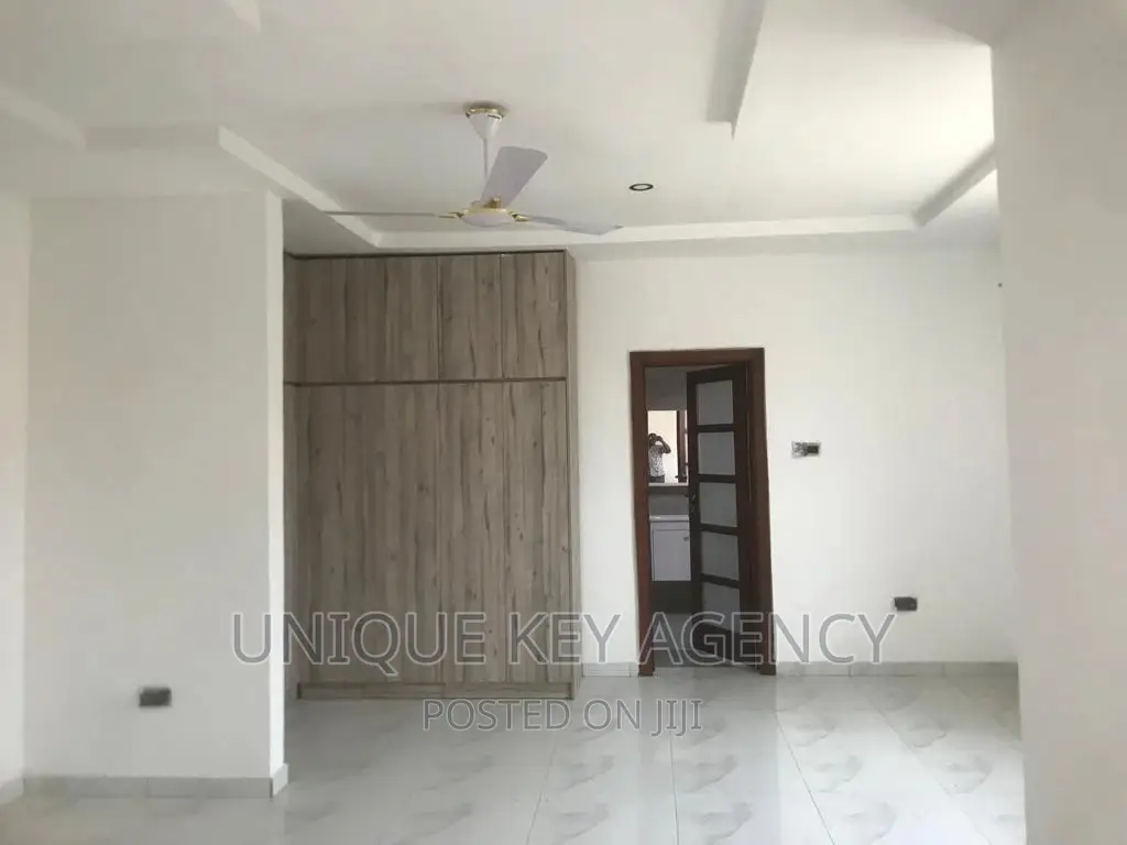 3bdrm House in Unique Agency, Airport Residential Area for sale