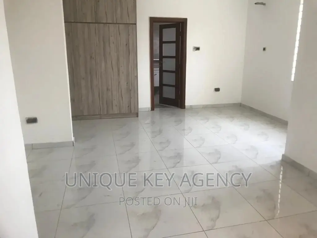 3bdrm House in Unique Agency, Airport Residential Area for sale