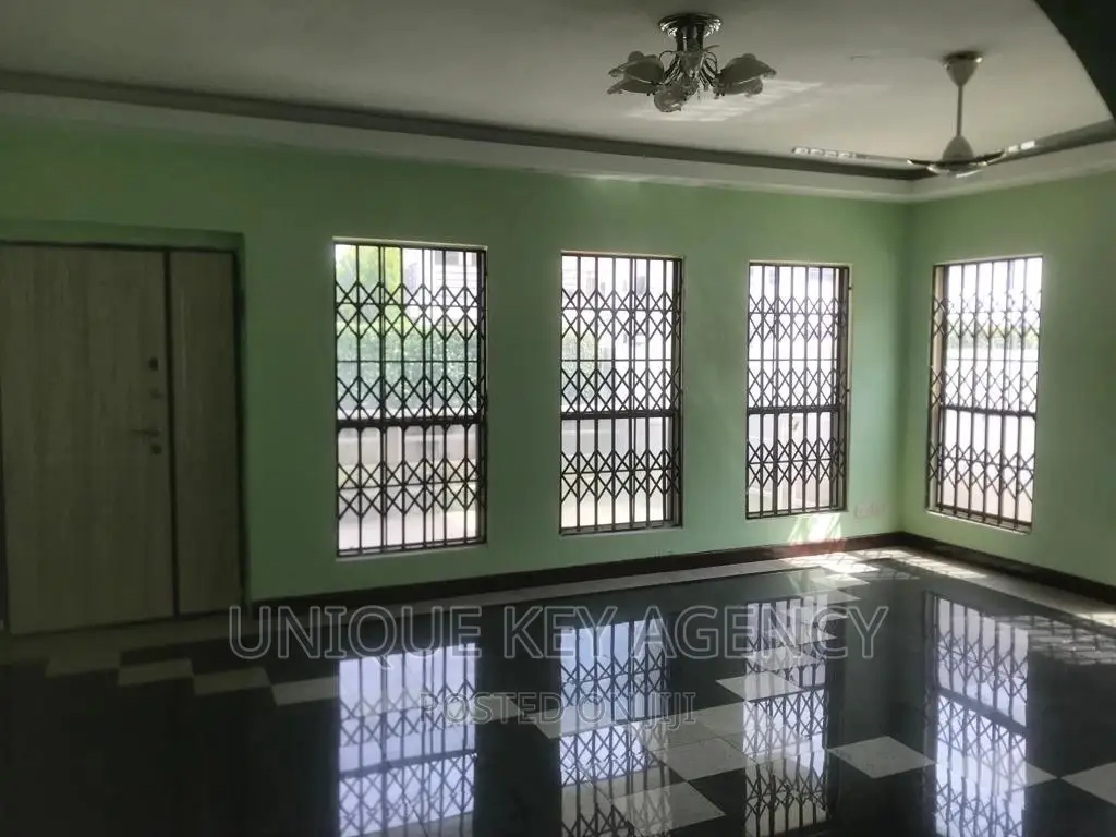 4bdrm House in Unique Agency, Manet Court for rent