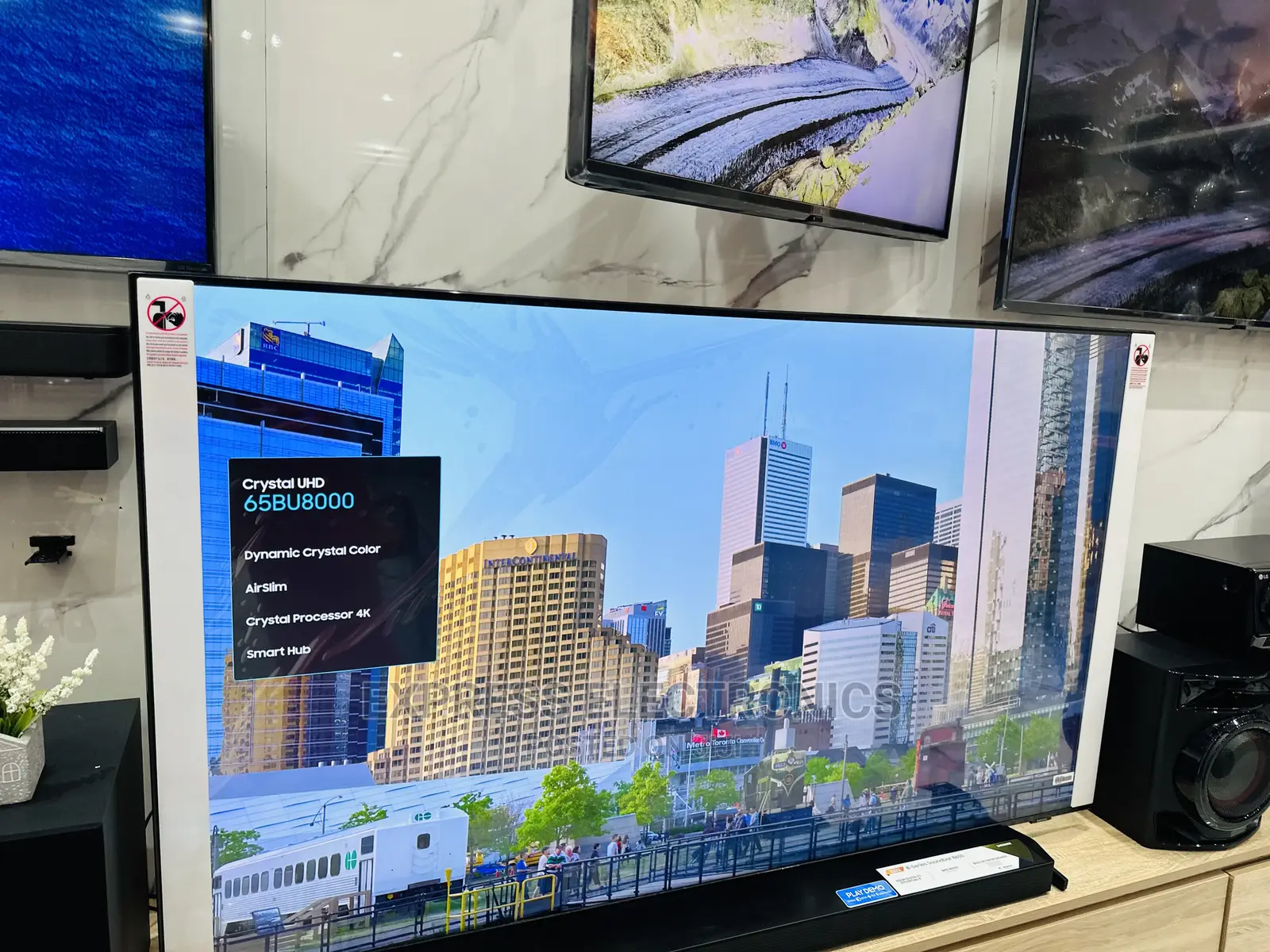 Samsung UHD Brilliant Display Screen  Ua65”Bu8000