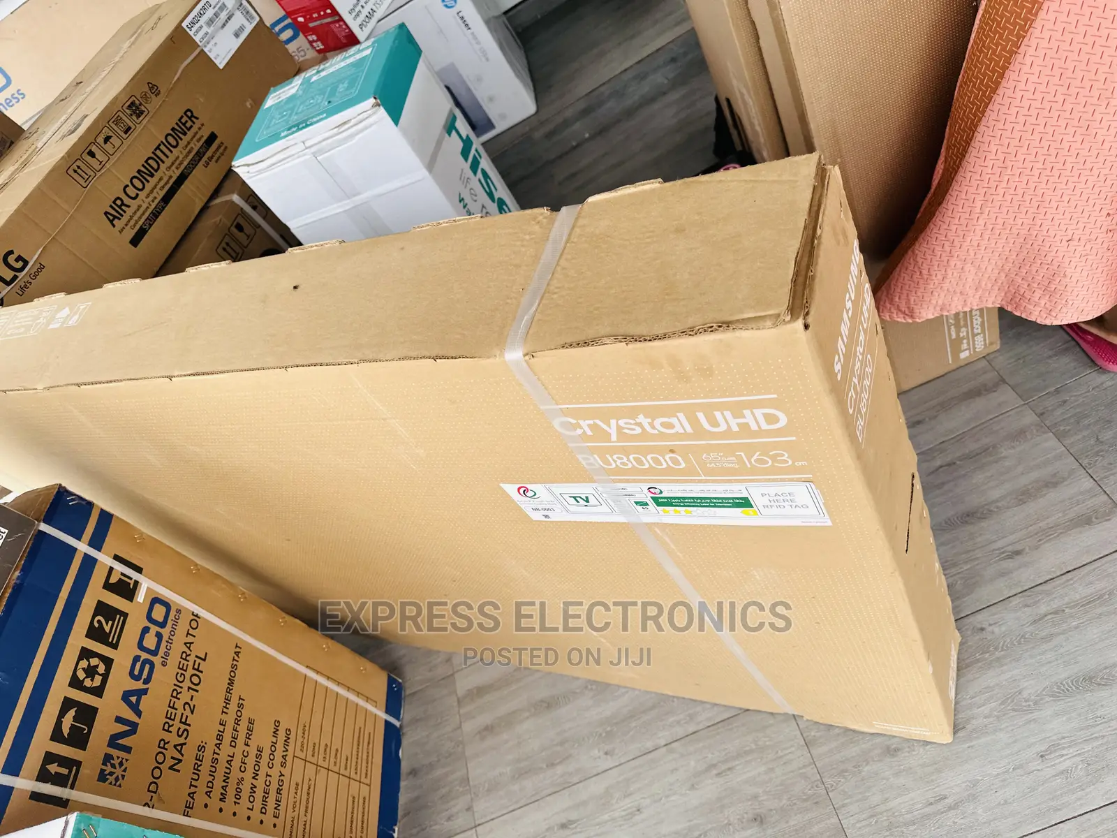 Vivid Wide Range of Colors UHD Samsung Ua65”Bu8000