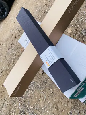 Elegant Black HWC400 Samsung Soundbar System 