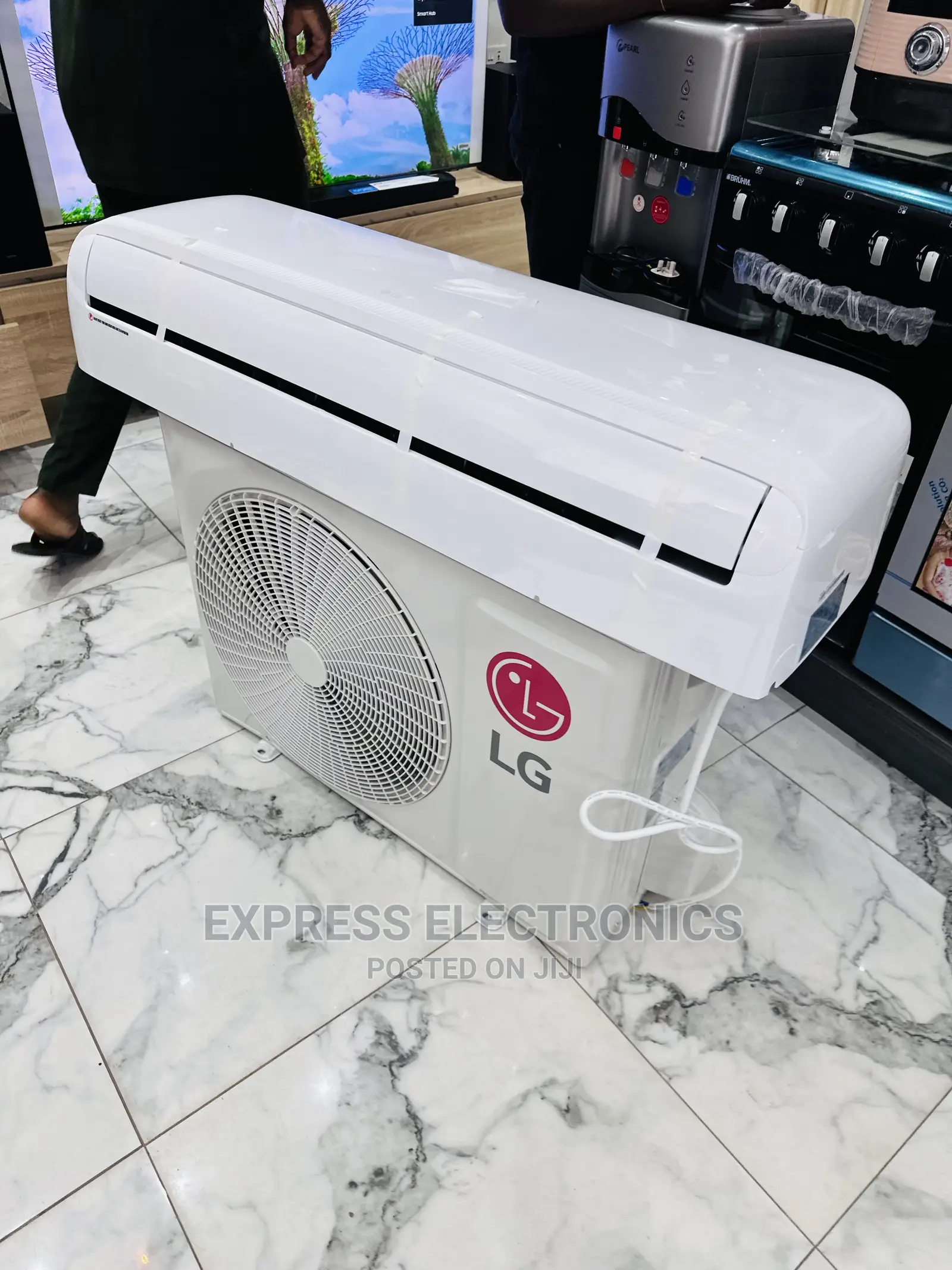High Performance  Lg AC R410 Gas 2.0hp White