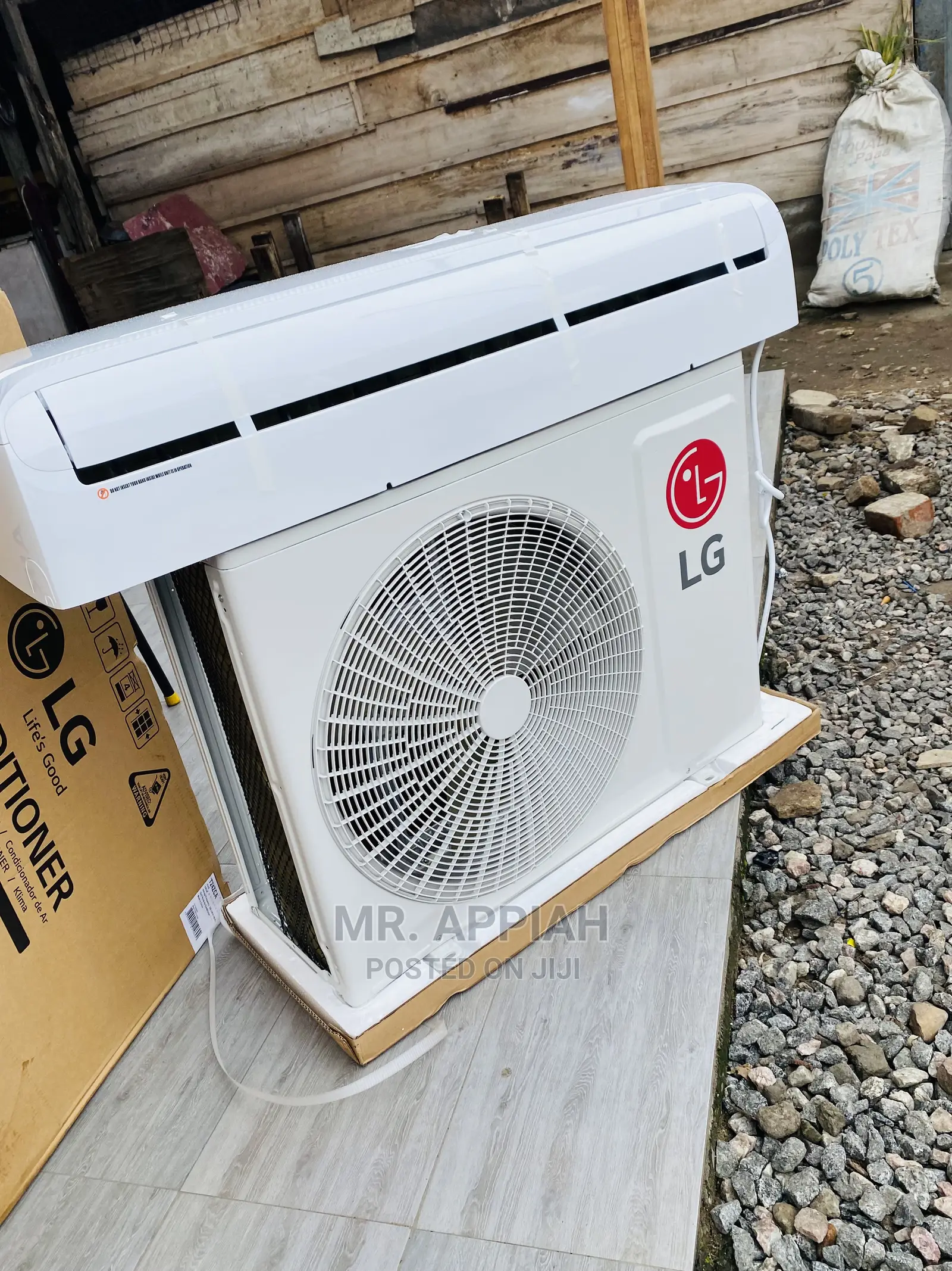 Simple and Slim Design LG R410 Split Type Ac(White) 