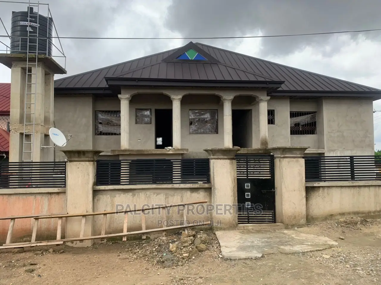 10bdrm House in Atonsu Esereso, Kumasi Metropolitan for sale