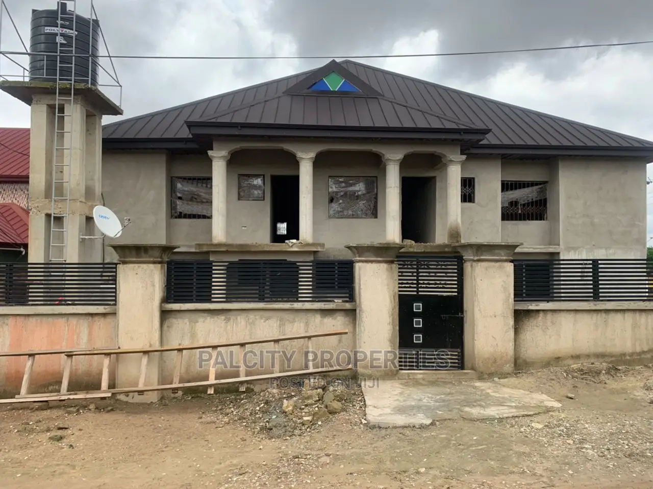 10bdrm House in Atonsu Esereso, Kumasi Metropolitan for sale