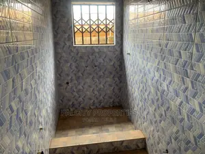 10bdrm House in Atonsu Esereso, Kumasi Metropolitan for sale