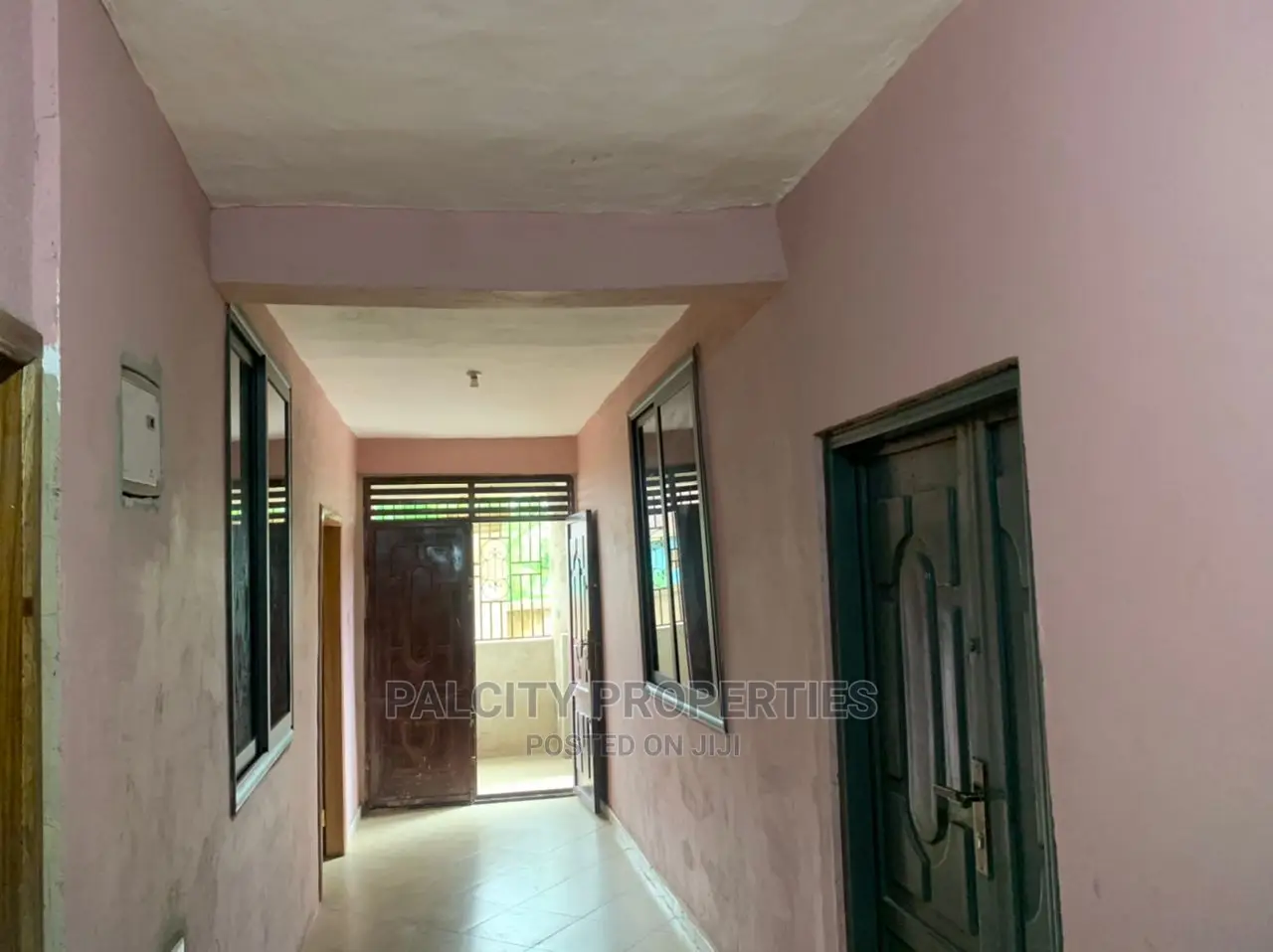 10bdrm House in Atonsu Esereso, Kumasi Metropolitan for sale