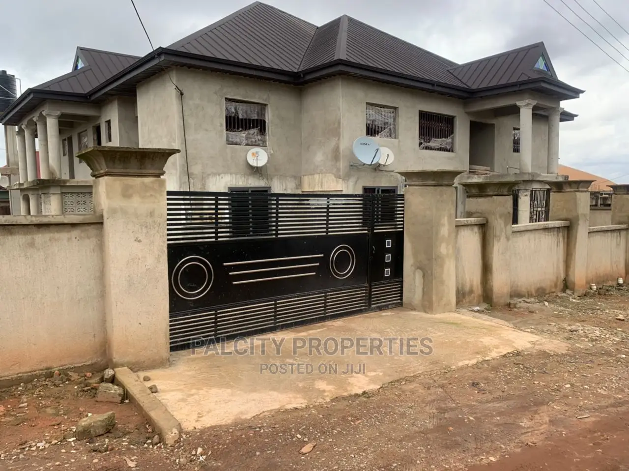 10bdrm House in Atonsu Esereso, Kumasi Metropolitan for sale