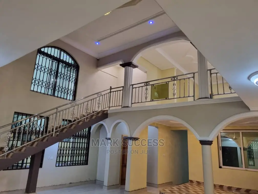 5bdrm Duplex in Budumburam for sale