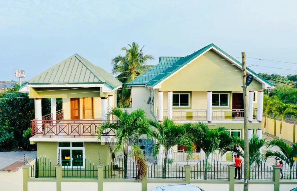 5bdrm Duplex in Budumburam for sale