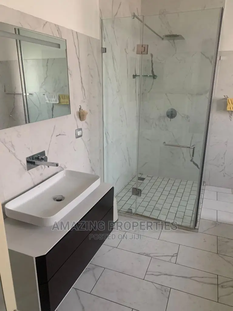 5bdrm House in A&C Mall Area for rent