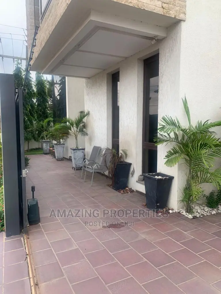 5bdrm House in A&C Mall Area for rent