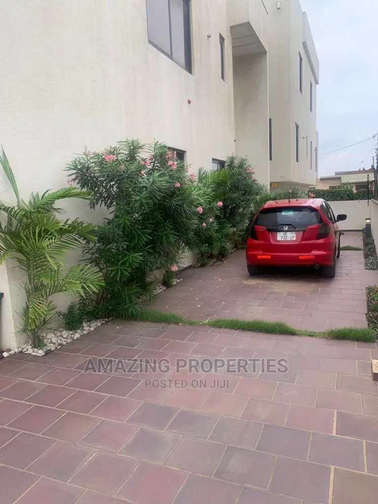 5bdrm House in A&C Mall Area for rent