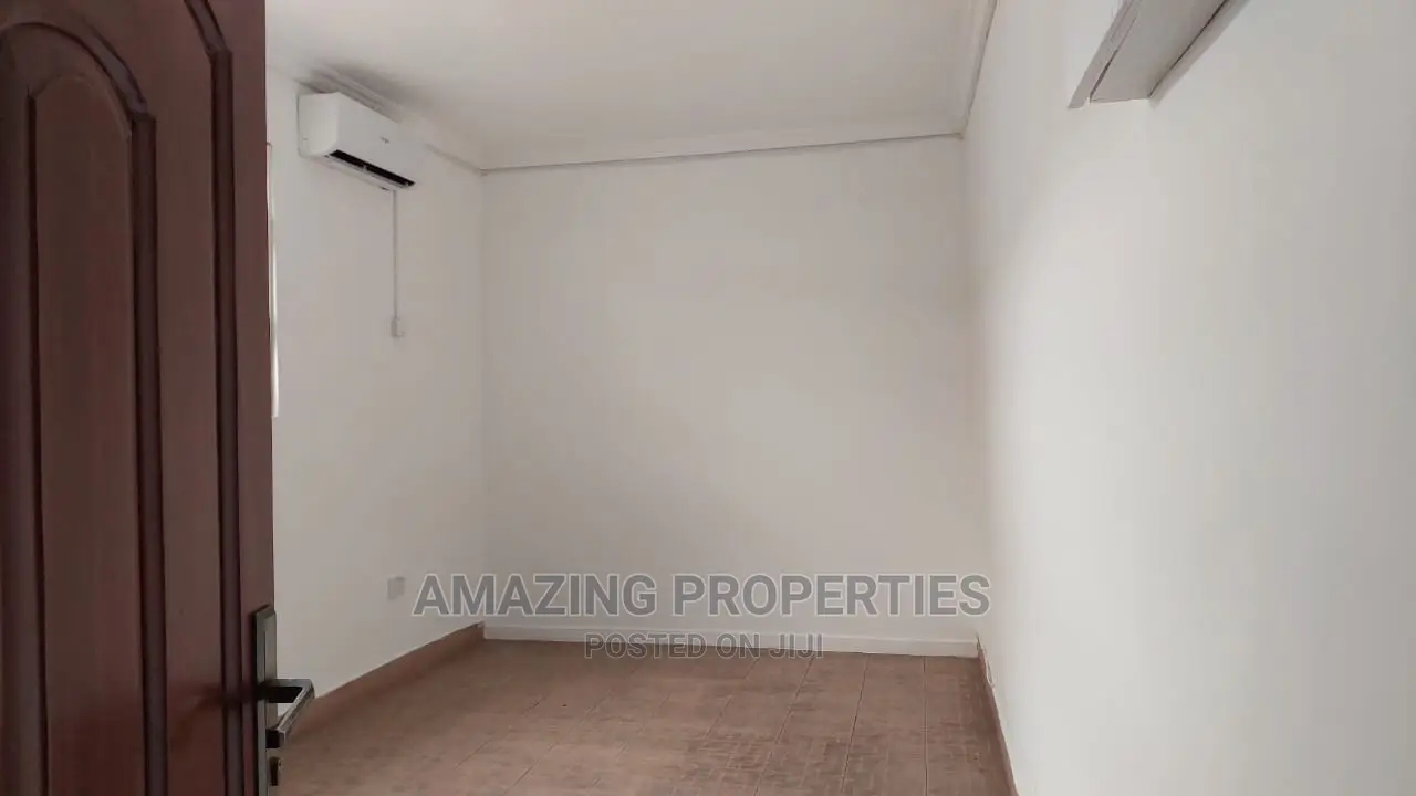 5bdrm House in Dzorwulu for rent