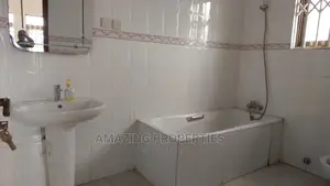 5bdrm House in Dzorwulu for rent