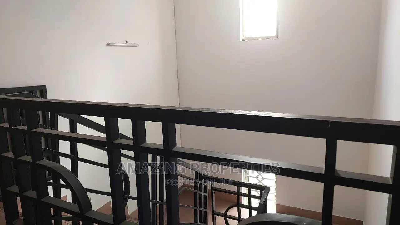 5bdrm House in Dzorwulu for rent